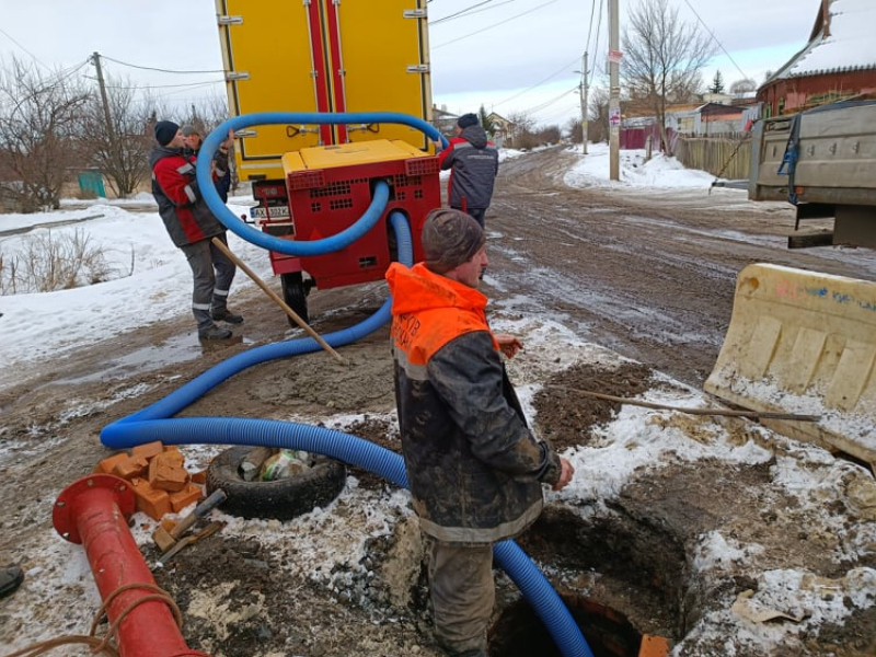 У приватному секторі Шевченківського району перекладають водоводи