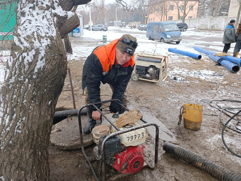Ремонтники КП «Харківводоканал» оперативно відновлюють водопостачання у Новобаварському районі