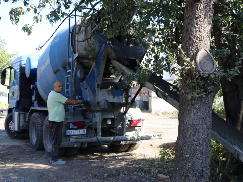 У Новобаварському районі замінили ділянку аварійного водопроводу