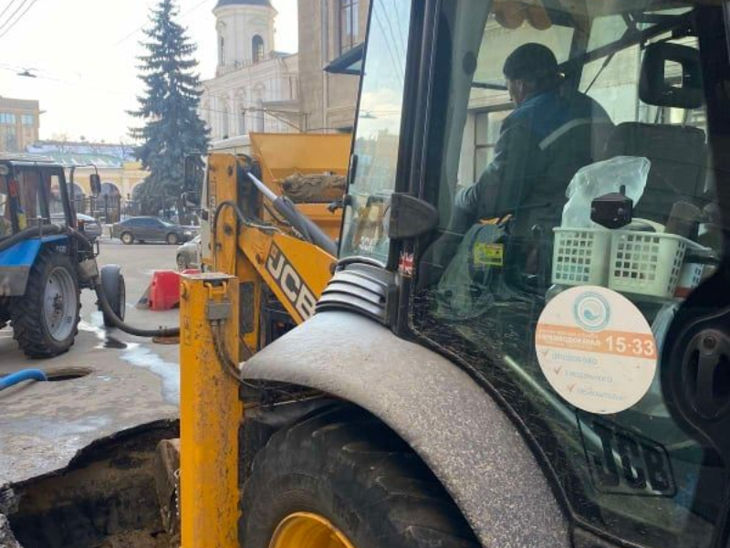 Бригади КП «Харківводоканал» оперативно усунули протікання на трубопроводі по вулиці Квітки-Основ'яненка