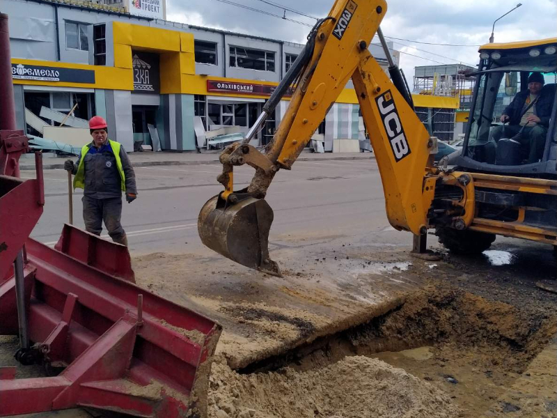 У всіх районах Харкова відновлюють пошкоджені водоводи