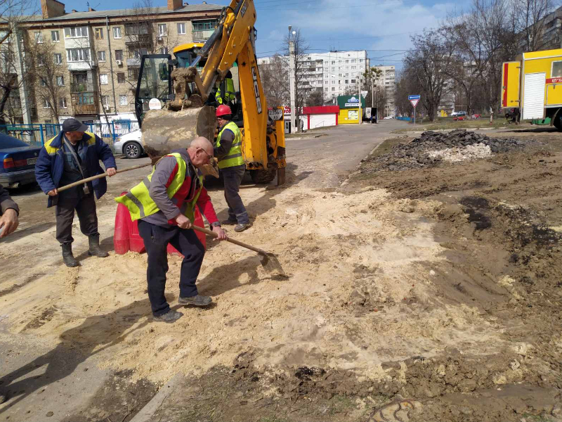 У всіх районах Харкова відновлюють пошкоджені водоводи
