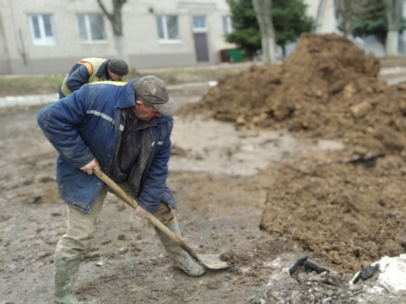 У всіх районах Харкова відновлюють пошкоджені водоводи