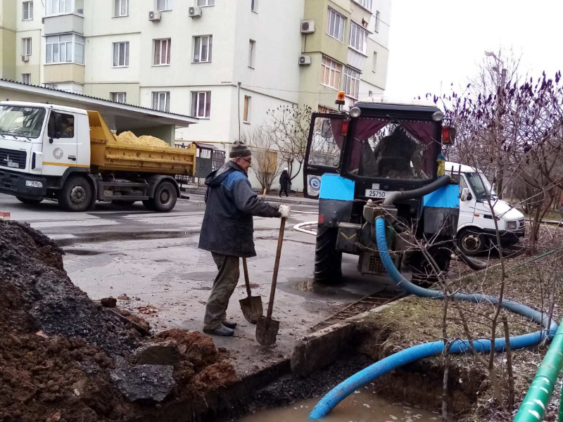 У Шевченківському районі оперативно ремонтують водоводи