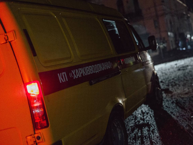 КП «Харківводоканал» оперативно усуває аварійну ситуацію на водоводі після обстрілу