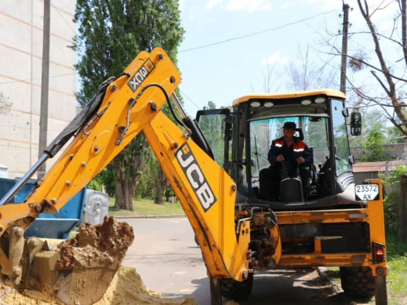 На Лопанській набережній замінили ділянку колектора