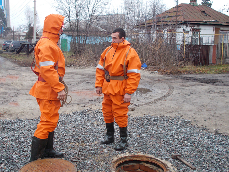 Усі працівники КП «Харківводоканал» повністю забезпечені спецодягом.