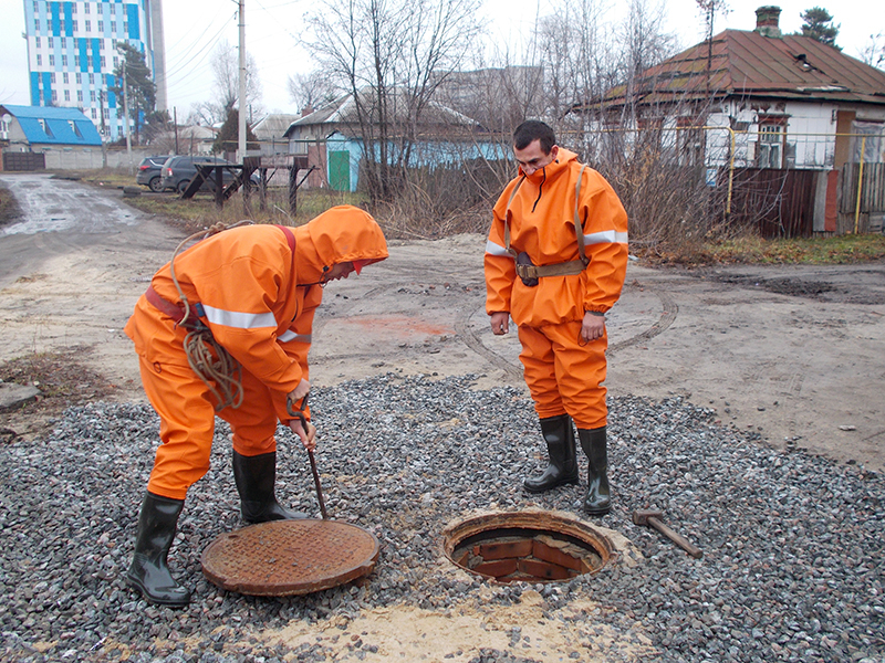 Усі працівники КП «Харківводоканал» повністю забезпечені спецодягом.