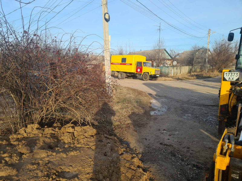 У Немишлянському районі усувають аварію на водоводі