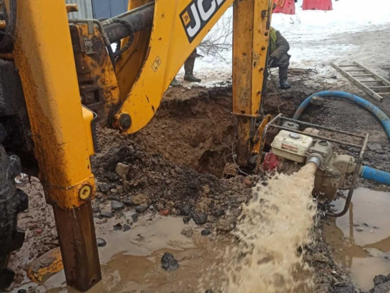 У Харкові відновлюють зруйновані мережі водопостачання