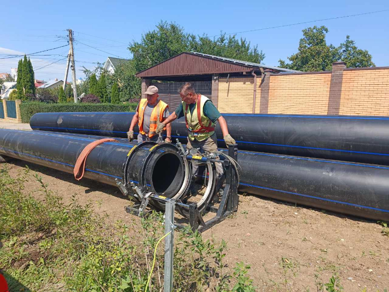 У Шевченківському районі перекладають водовід