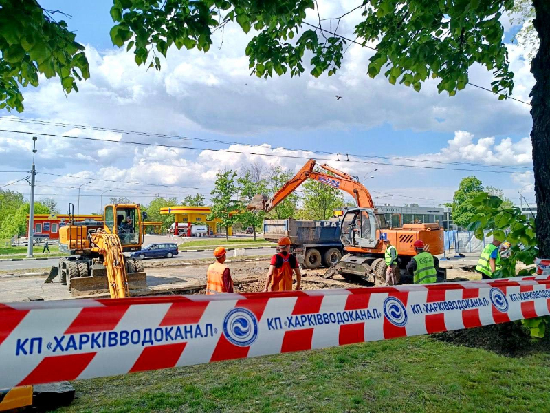 Ремонтники «Харківводоканалу» ліквідують складну аварію на проспекті Гагаріна
