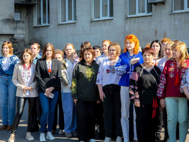 У Всесвітній день вишиванки на «Харківводоканалі» вшанували пам’ять героїв та подякували захисникам