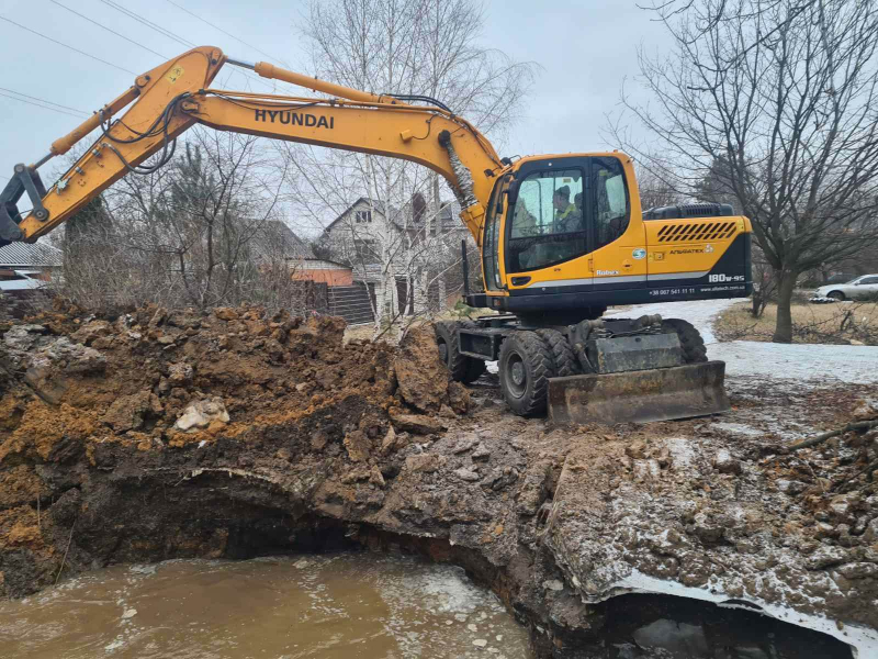 На вулиці Павла Скоропадського відновили магістральний водовід