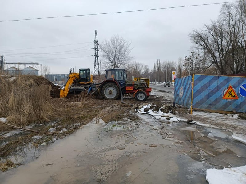 Бригади КП «Харківводоканал» оперативно відновлюють магістральний трубопровід на Ново-Баварському проспекті