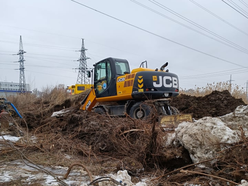 Бригади КП «Харківводоканал» оперативно відновлюють магістральний трубопровід на Ново-Баварському проспекті