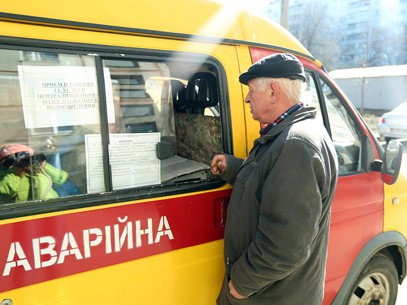 У Московському районі абоненти оплачують комунальні послуги за допомогою виїзних кас