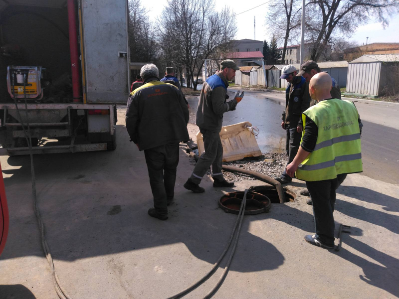 У Харкові відновлюють пошкоджені водоводи