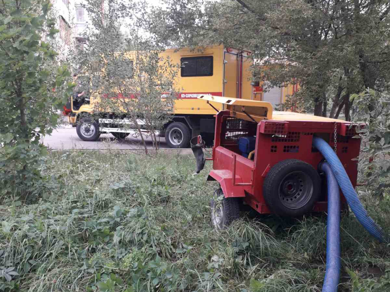 У Новобаварському районі оперативно відновлюють водопостачання