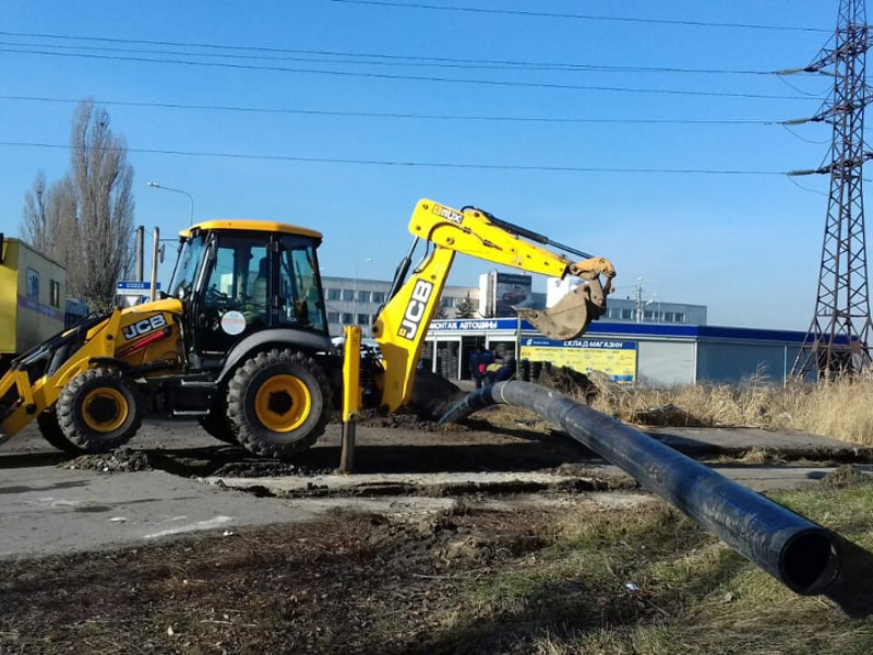 У Новобаварському районі перекладають мережі водопостачання