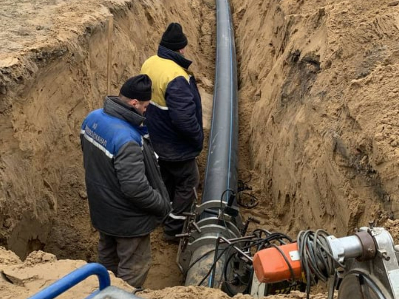 По вулиці Раднянській перекладають мережі холодного водопостачання