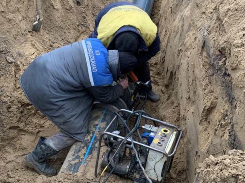 По вулиці Раднянській перекладають мережі холодного водопостачання