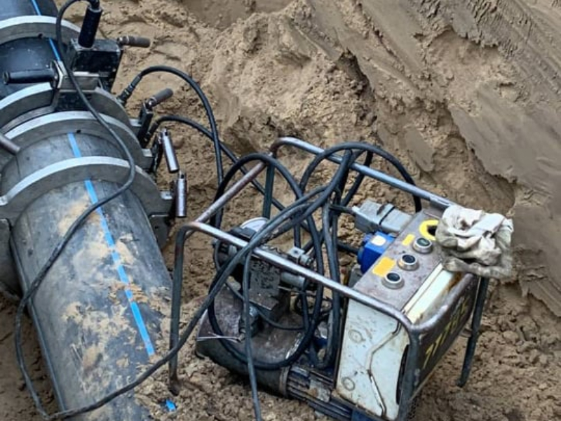 По вулиці Раднянській перекладають мережі холодного водопостачання
