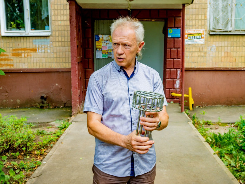 У Харкові встановлюють захисні решітки на внутрішньобудинкові зливові системи