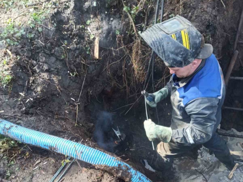 У Харкові відновлюють водорозбірні колонки