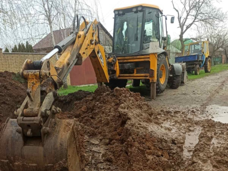 У Харкові відновлюють водорозбірні колонки