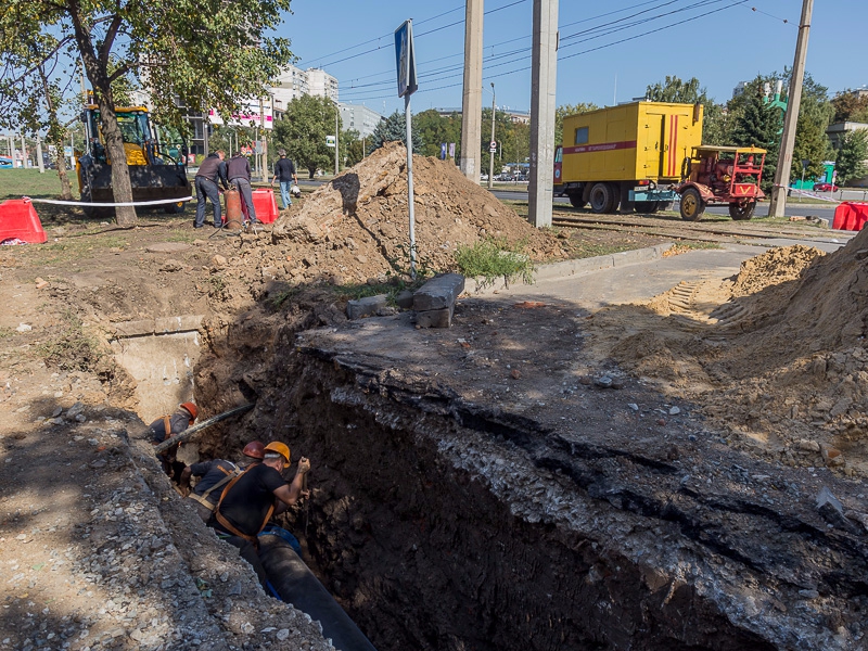 КП «Харківводоканал» здійснює заміну водоводу по вулиці Клочківській