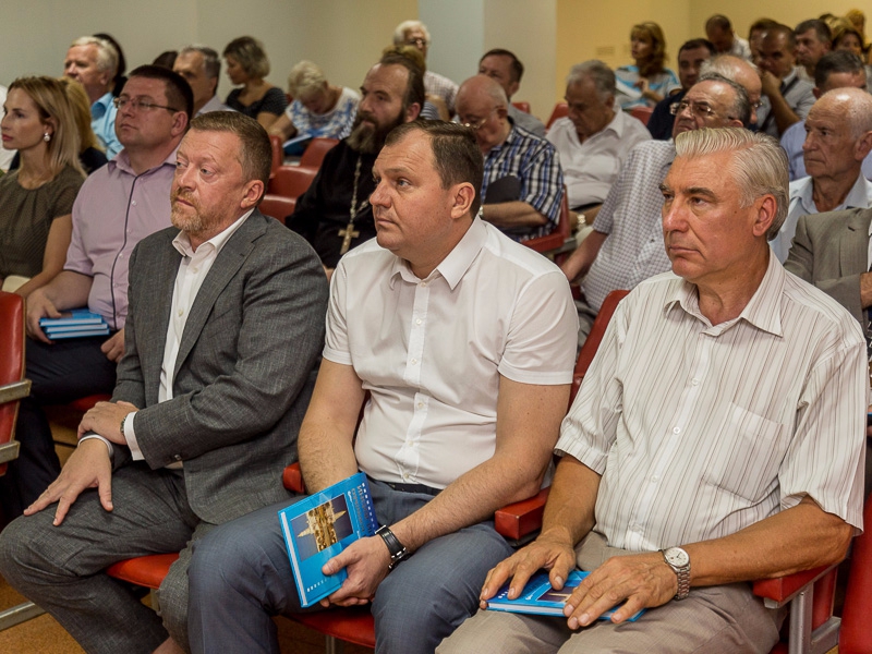 На підприємстві «Харківводоканал» презентували книгу «Іван Корінько. Грані життя»