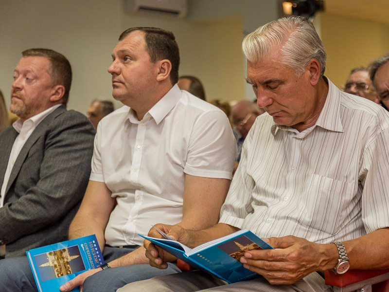 На підприємстві «Харківводоканал» презентували книгу «Іван Корінько. Грані життя»