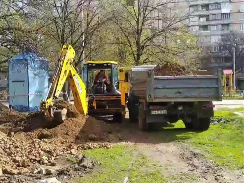 У Холодногірському районі перекладають транзитний трубопровід