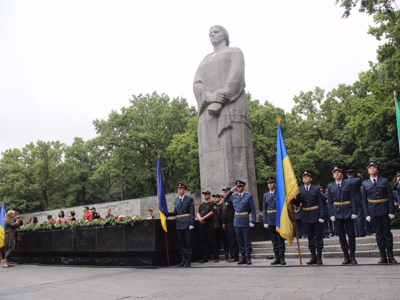 На Меморіалі Слави вшанували пам'ять визволителів Харкова