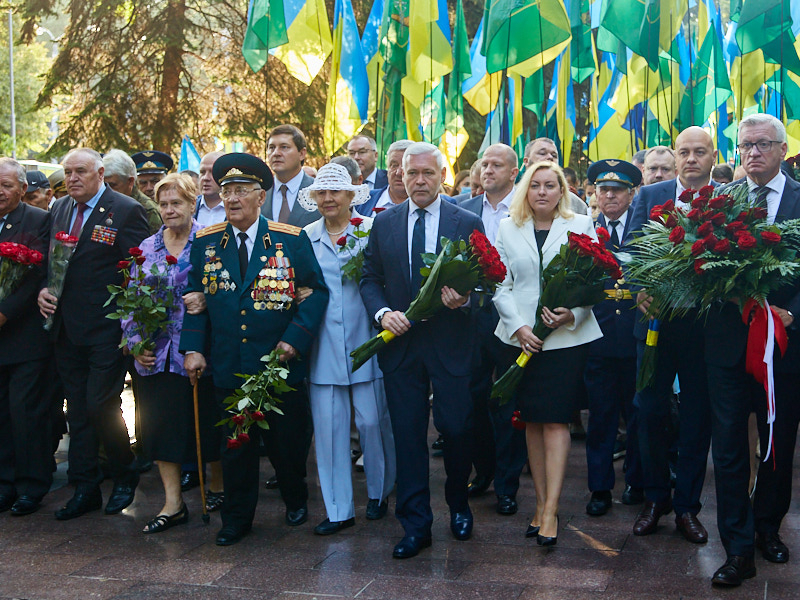 На Меморіалі Слави вшанували пам'ять героїв-визволителів Харкова