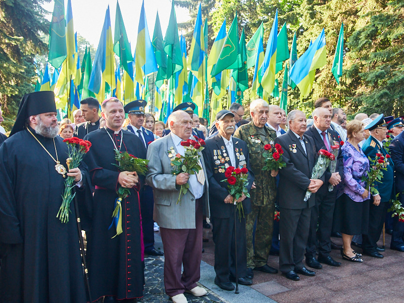 На Меморіалі Слави вшанували пам'ять героїв-визволителів Харкова