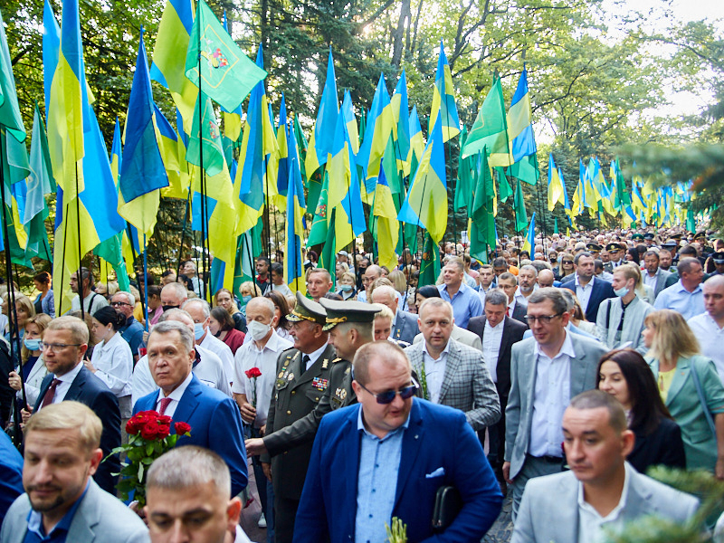 На Меморіалі Слави вшанували пам'ять героїв-визволителів Харкова