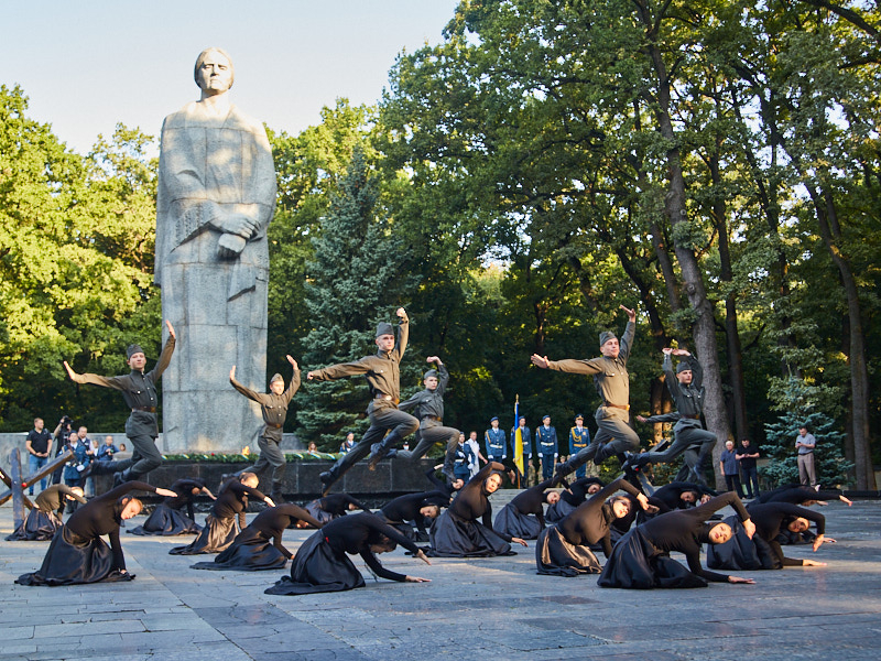 На Меморіалі Слави вшанували пам'ять героїв-визволителів Харкова