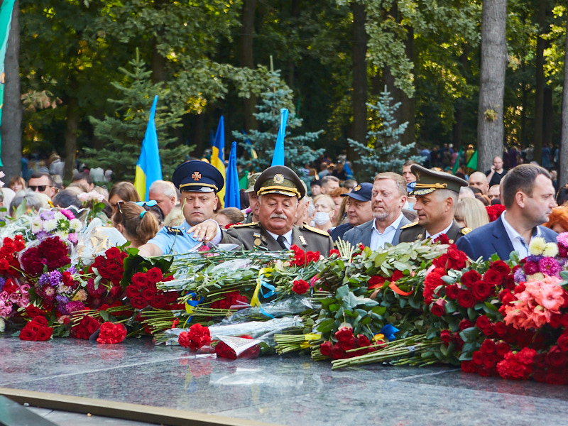 На Меморіалі Слави вшанували пам'ять героїв-визволителів Харкова