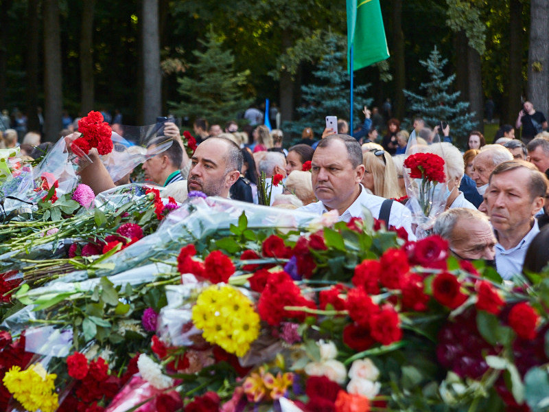 На Меморіалі Слави вшанували пам'ять героїв-визволителів Харкова