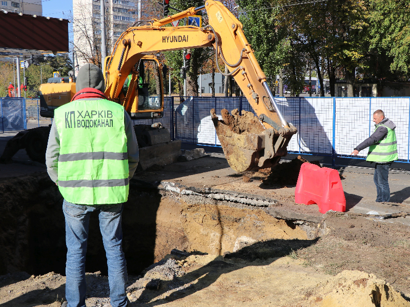 На вулиці Каденюка оперативно відновили мережу водовідведення