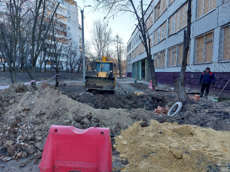 У Київському районі відновили каналізаційний колодязь після обстрілу