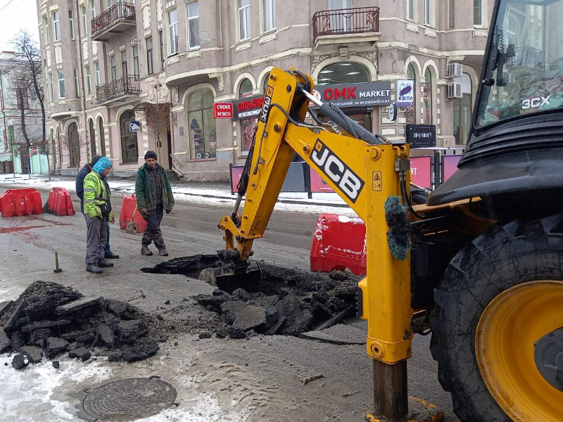 На вулиці Пушкінській ведуться ремонтні роботи на водоводі