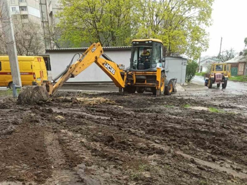 За тиждень у Харкові усунули понад 30 поривів на водоводах, відновили 40 оглядових колодязів та 12 водорозбірних колонок