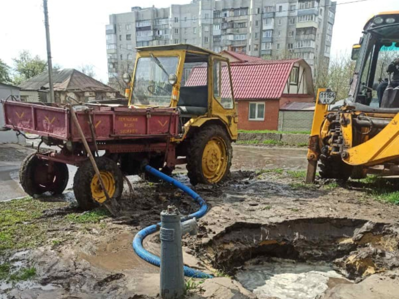 За тиждень у Харкові усунули понад 30 поривів на водоводах, відновили 40 оглядових колодязів та 12 водорозбірних колонок