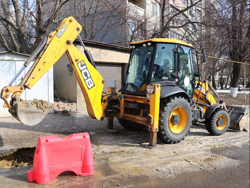 У Новобаварському районі оперативно відновлюють водопостачання