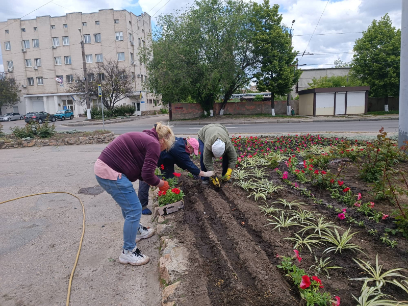 На КП «Харківводоканал» висадили квіти