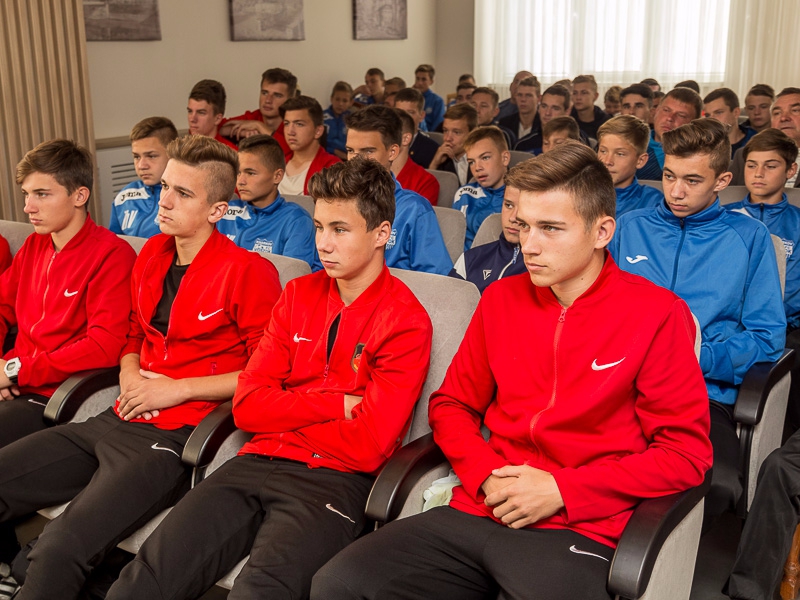 У Харкові нагородили переможців та призерів чемпіонату міста з футболу серед дитячо-юнацьких спортивних закладів