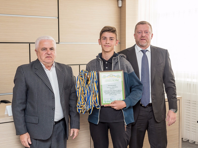 У Харкові нагородили переможців та призерів чемпіонату міста з футболу серед дитячо-юнацьких спортивних закладів